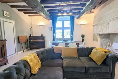 Image de Charmant Gîte en Berry avec Étang, Terrasse et Spa à Proximité