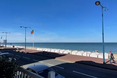 Image de Charmant appartement 2 pièces front de mer avec parking