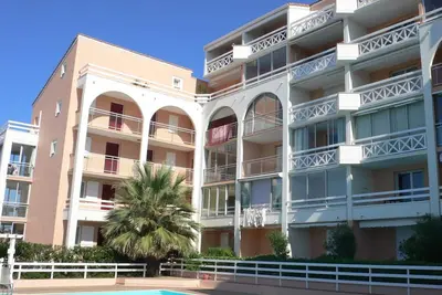 Studio cabine à Sète avec piscine, terrasse, parking privé, à 1km de la plage