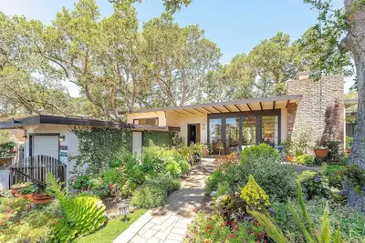 Image de 3891 Robert R Jones House - Stunning Gardens