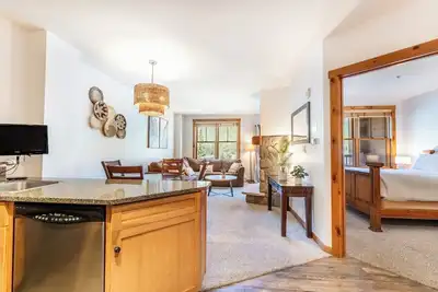 Close to gondola and short walk to shops and dining! Cozy Gas Fireplace