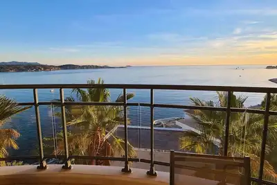 Image de Appartement 4 Pièces Climatisé + Terrasse - Vue panoramique Mer. \nPiscine