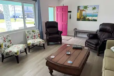Image de Completely Renovated-Clearwater Beach🌴 spotless, pet-fenced  2 min walk to beach