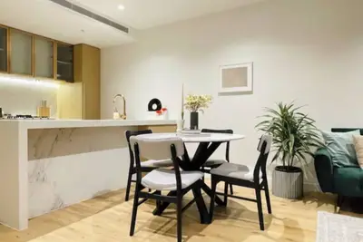Image de Contemporary 2br apt in central Melb-Collins House