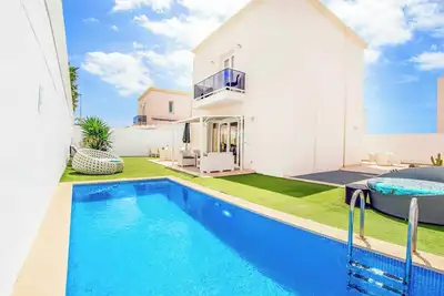 Image de Villa Campanula - Quatre Chambres Villa, Couchages 8