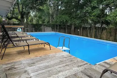 Image de Private Pool & Yard! Mins to Dining & University