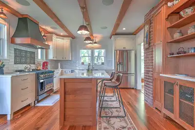 Image de Farmhouse great location.