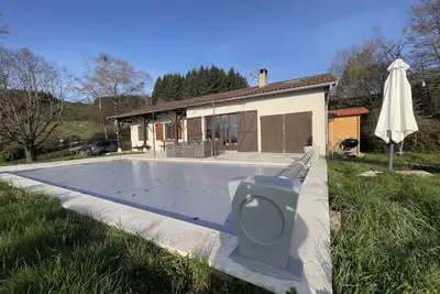 Image de Cottage chaleureux avec piscine chauffée au coeur du beaujolais vert