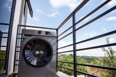 Image de Your Urban Oasis: Trendy 1br