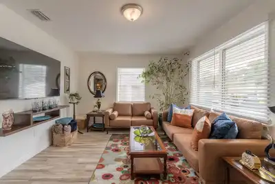 Image de Fresh and Bright Newly Remodeled House near everything Fun!