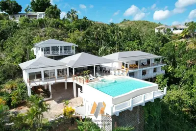 Image de Villa entre Ciel et Mer - 7 Ch A /C – 8 Sdb – 10 Mn centre plages et restaurants