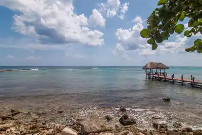 Image de Steps from the Beach Garden Condo