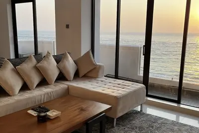 Image de 3 Bedroom Sea View Apartment Colombo 6