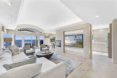 Image de 2 One of the best Ocean Views in Laguna, direct beach access Luxury Laguna (B)