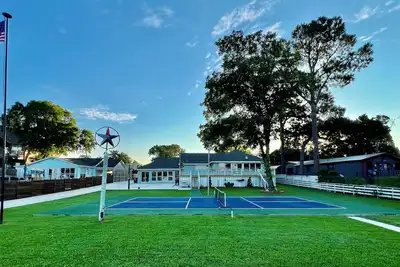 Image de Lake House With Private Pickleball Ct + Game Room At The Beautiful Cooley Point