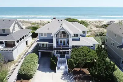 Image de Ocean Views, Den, Community Pools, Close to Beach access, 103, Brigadune-Oceanfront