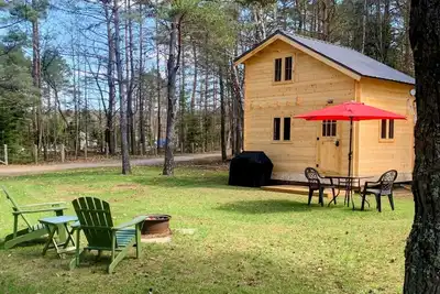 Image de Loft Pine Cabin with Lake and Crown Land Access | Dog-Friendly