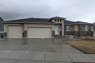 Image de Spacious, Modern Home with Hot Tub and Pool Table