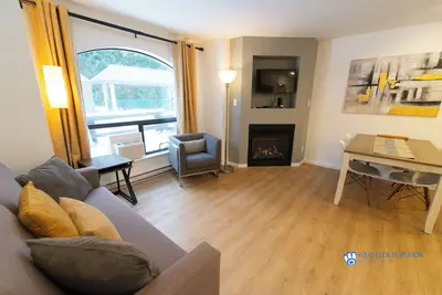 Image de Updated Blackcomb Mountain condo with Pool, Hot Tub and Great Ski Access