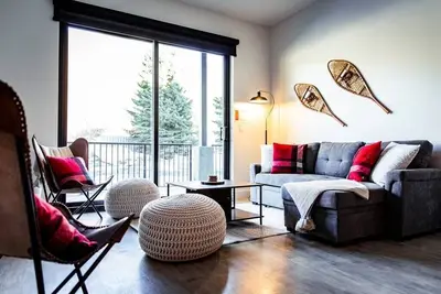 Image de Monashee Sunshine - Condo with Private Hot Tub
