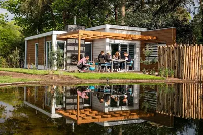 Image de âś“ Lodge Royal at Landgoed de Scheleberg âś“ Vacation house for 4 people âś“ Located in Lunteren (Gelderland) âś“ Vacation park in the Veluwe âś“ Book directly with the park