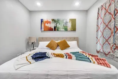 Image de Deep Ellum Oasis Cozy King Bed Suite Near Downtown.