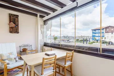 Image de Appartement lumineux au port de plaisance, à 200m de la plage avec parking et commerces à proximité