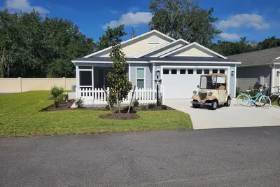 Image de Richmond Village, Brownwood Paddock Square & Yesteryear Golf cart Bikes included