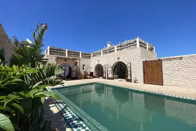 Villa à Ghazoua avec Piscine chauffée et gardien