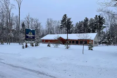 Image de Timberwolf Lodge Directly on Haywire Snowmobile & Atv Trial