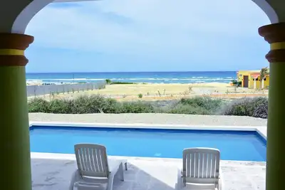 Image de Beautiful home with separate Casita, Ocean Views, Pool, 100 yards to the beach! !