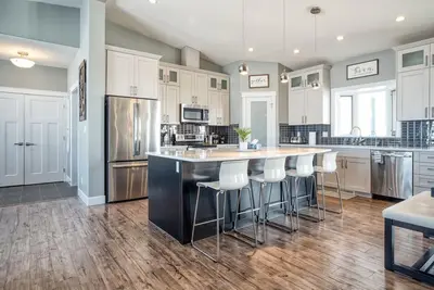 Image de Busy Bee Large Country Home W\/ Hot Tub