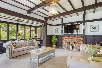 Image de Large House- Hot Tub - Sleeps 12 - Near Sandbanks