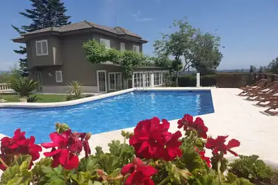 Image de Superbe Villa Ă quelques pas du village!