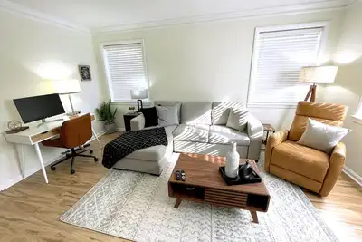 Image de Starland/Ardsley - Upscale Living with parking!