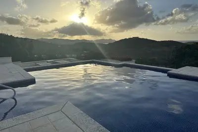 Image de Exquisite house overlooking Caribbean ocean, 7. 7 gated acres.