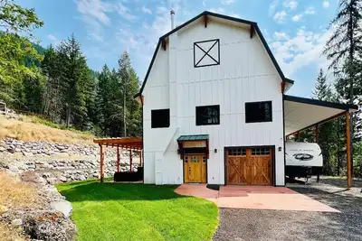 Image de Private Luxury Home Nestled into the Mountains outside Glacier National Park