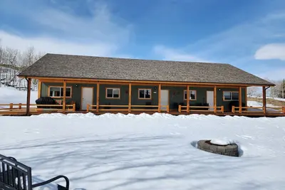 Image de Come stay in a new 6 guest Cabin, Wildwood near Waterton, Crowsnest Pass, Castle