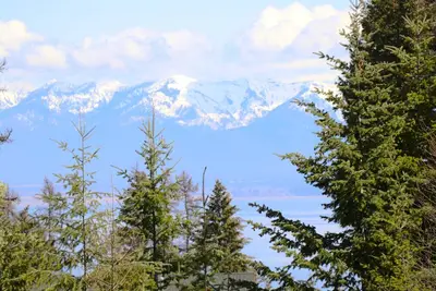 Image de Rare Lakeside home with hot tub & lake views!