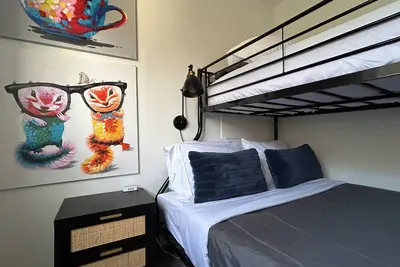 Image de 3 Bedrooms, King Suite, Near Fish Creek & Spruce Meadows