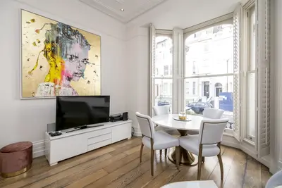 Image de Outstanding 2br Ground Floor flat in Earl's Court