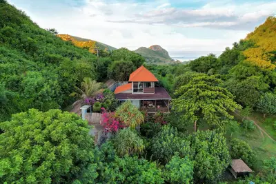 Image de The Watch House, Gerupuk Bay - Tropical Villa in Surfers' Paradise