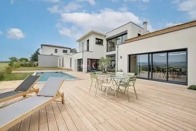 Image de Maison moderne avec vue dégagée