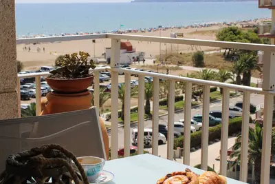 Image de Appartement cosy avec vue sur mer et montagne