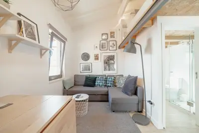 Image de Mezzanine Stylish Apartment U by Vacationy