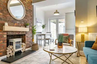 Image de Pass the Keys | Rathcool Gorgeous Terrace with Outdoor Living Cafes and Bars