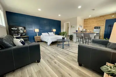 Image de Lake Arbor Studio near Denver, Boulder + Golden