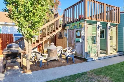 Image de Mermaid Academy with Tiki Lounge