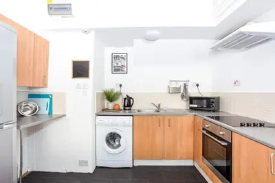 Image de Loft Style Apartment w/ Parking, in Leigh-on-Sea