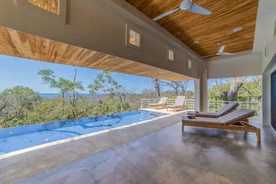 Image de Luxe Home w/pool & amazing view